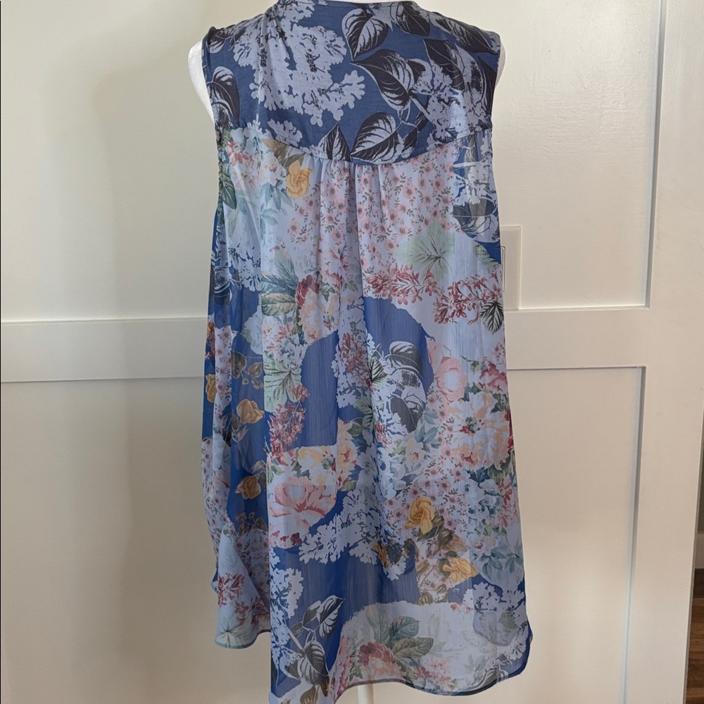 LOGO by Lori Goldstein Blue Floral Sleeveless Top - Picture 2 of 3